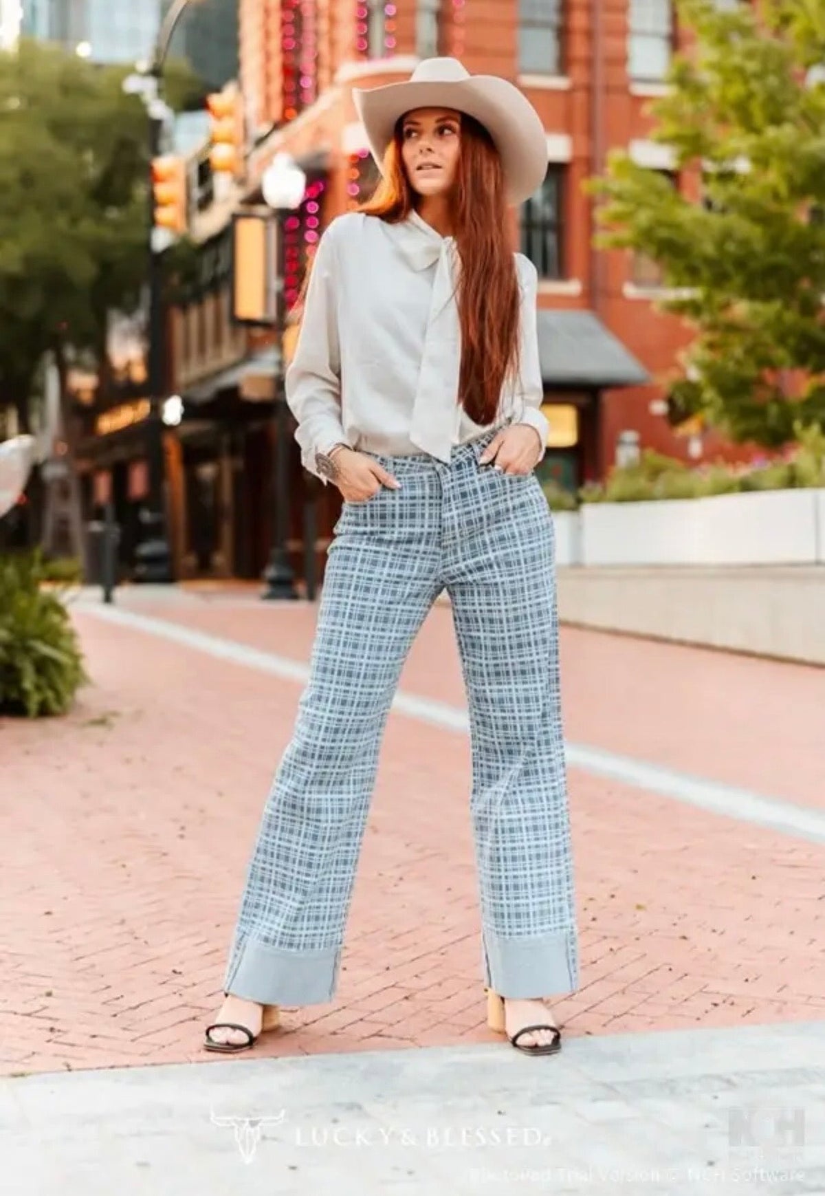 Lightwash Plaid Printed Highrise Cuffed wide leg Jeans(31in)